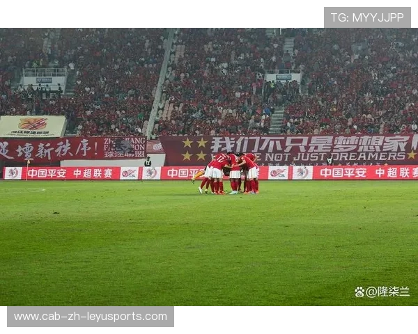 海港票房引领中超潮，球迷热情激增，赛事精彩不断